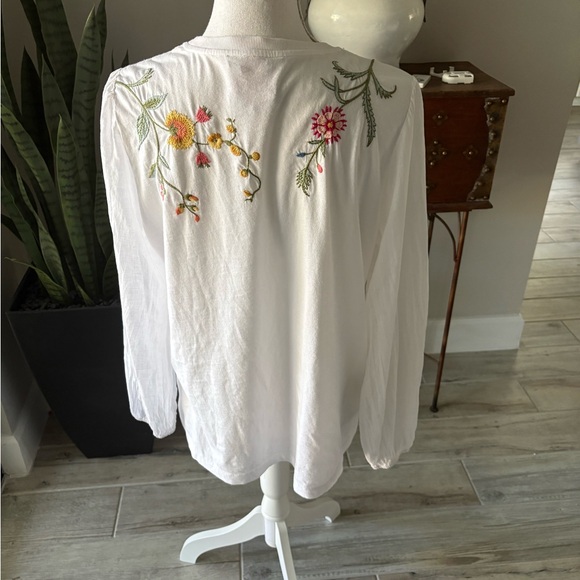 Johnny Was white embroidered top - Picture 4 of 8